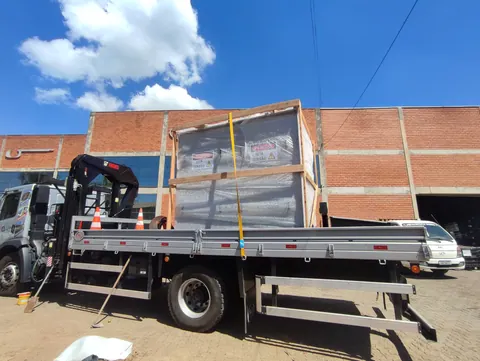 Transporte do equipamento da cabine de média tensão