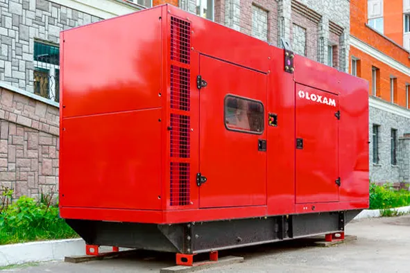 Gerador de energia estacionário vermelho instalado em área externa