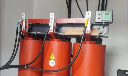 Transformador a seco com cabos conectados no interior da cabine